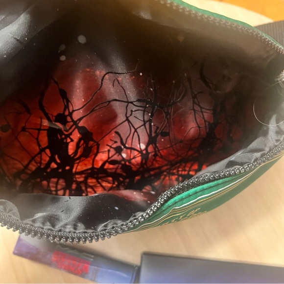 MAC x Stranger Things bundle fanny pack eye shadow palette lipglass NEW - Picture 2 of 9
